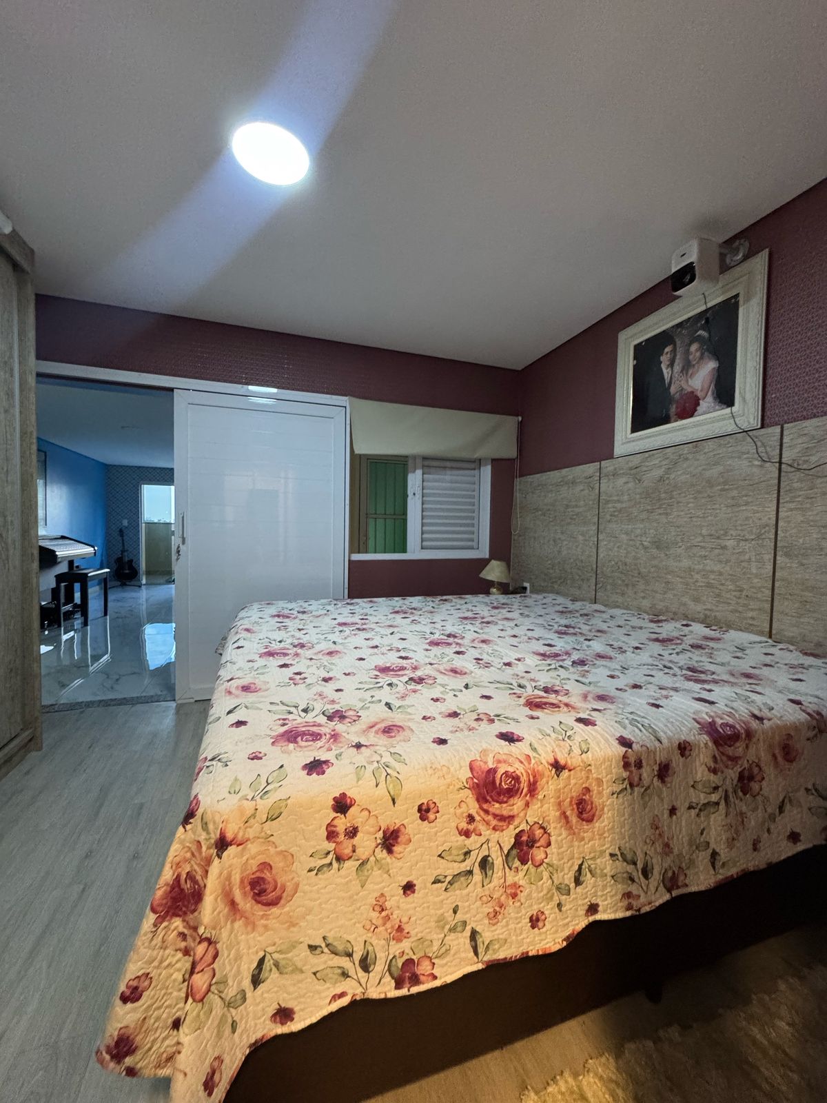 Casa com salão(151m²)03 Dormitórios,01 suite, 06 vagas