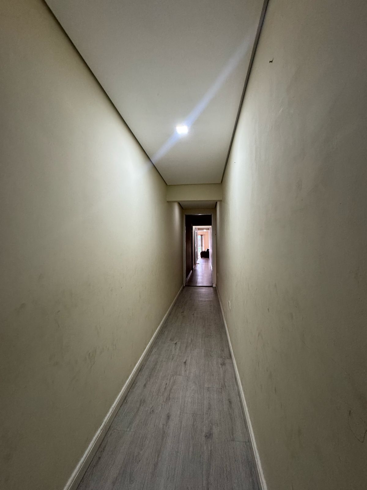 Casa com salão(151m²)03 Dormitórios,01 suite, 06 vagas