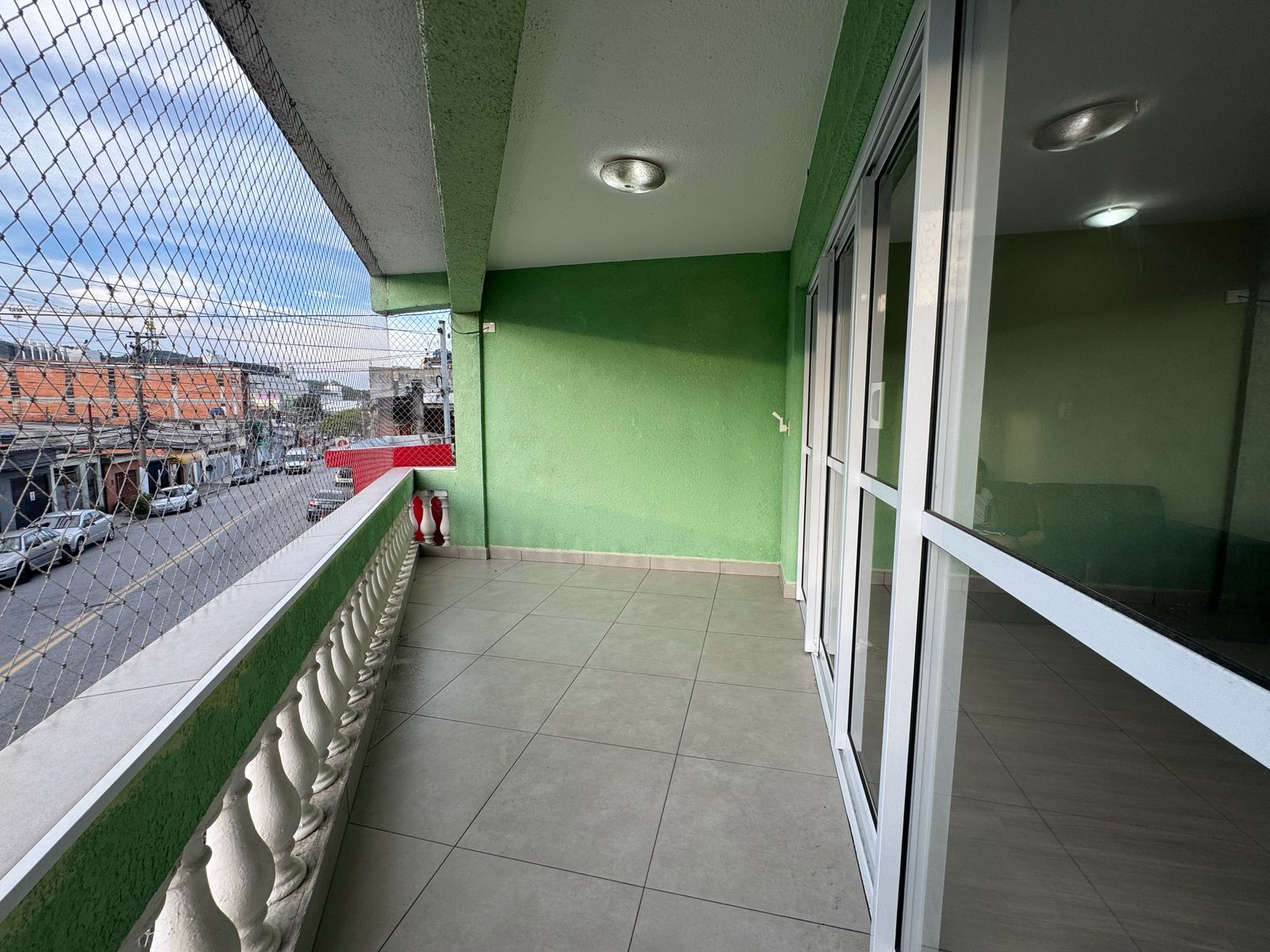 Casa com salão(151m²)03 Dormitórios,01 suite, 06 vagas