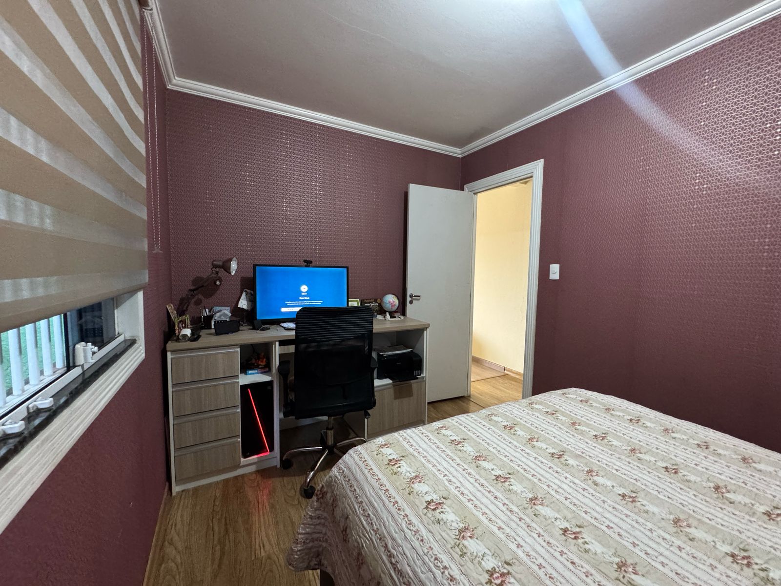 Casa com salão(151m²)03 Dormitórios,01 suite, 06 vagas