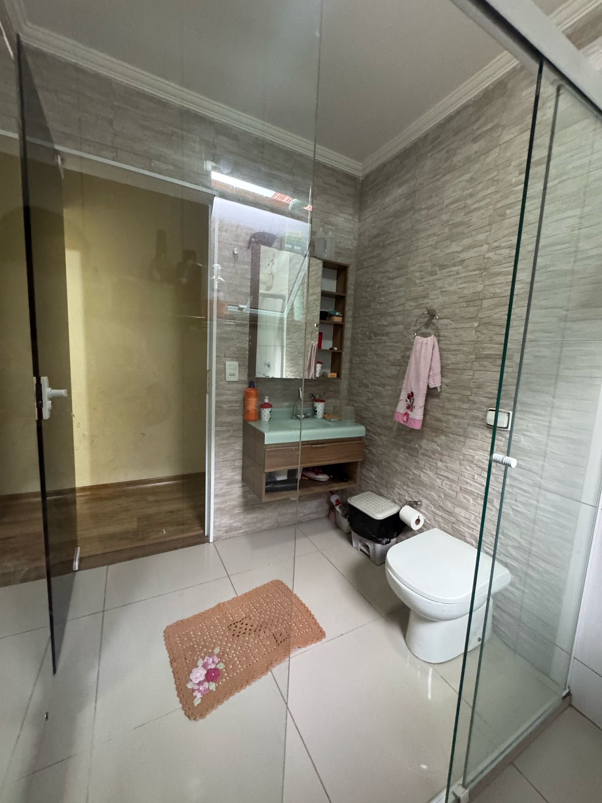 Casa com salão(151m²)03 Dormitórios,01 suite, 06 vagas