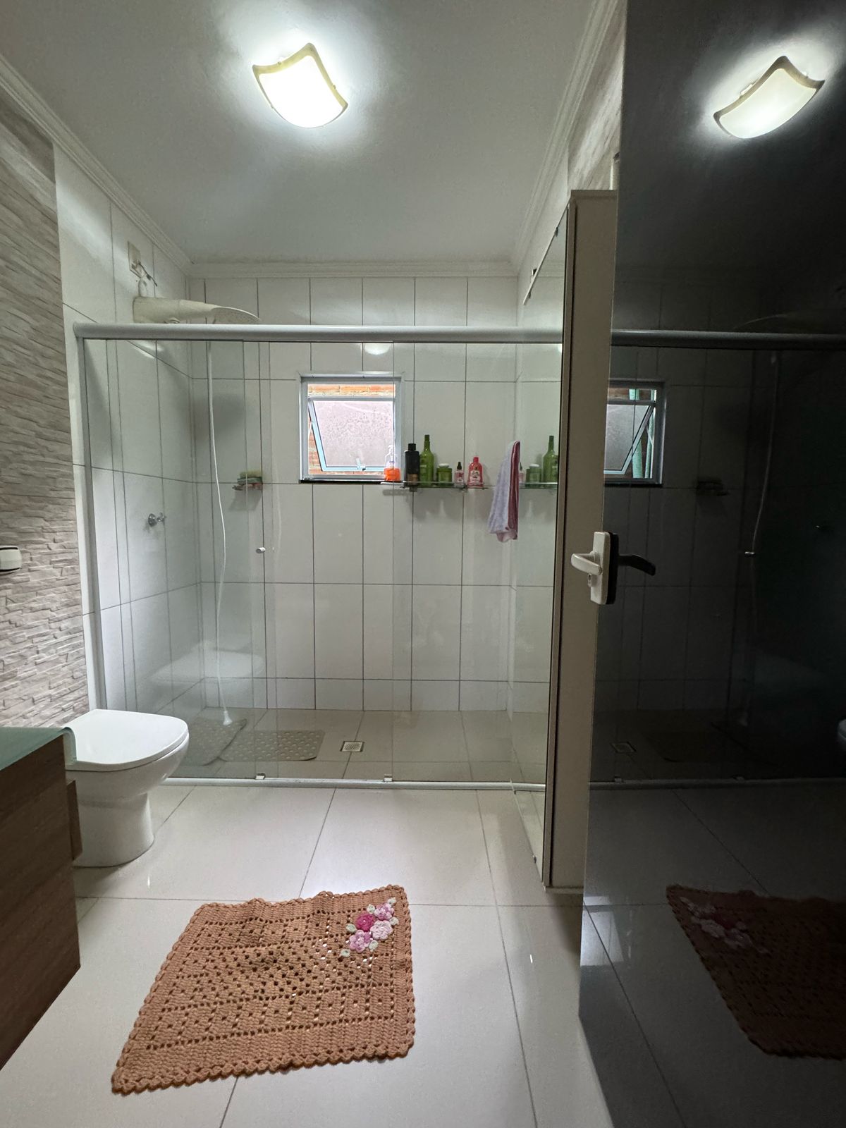 Casa com salão(151m²)03 Dormitórios,01 suite, 06 vagas