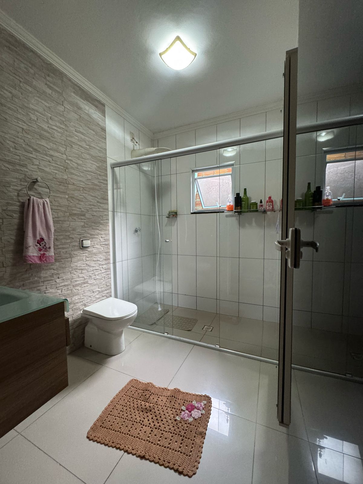 Casa com salão(151m²)03 Dormitórios,01 suite, 06 vagas