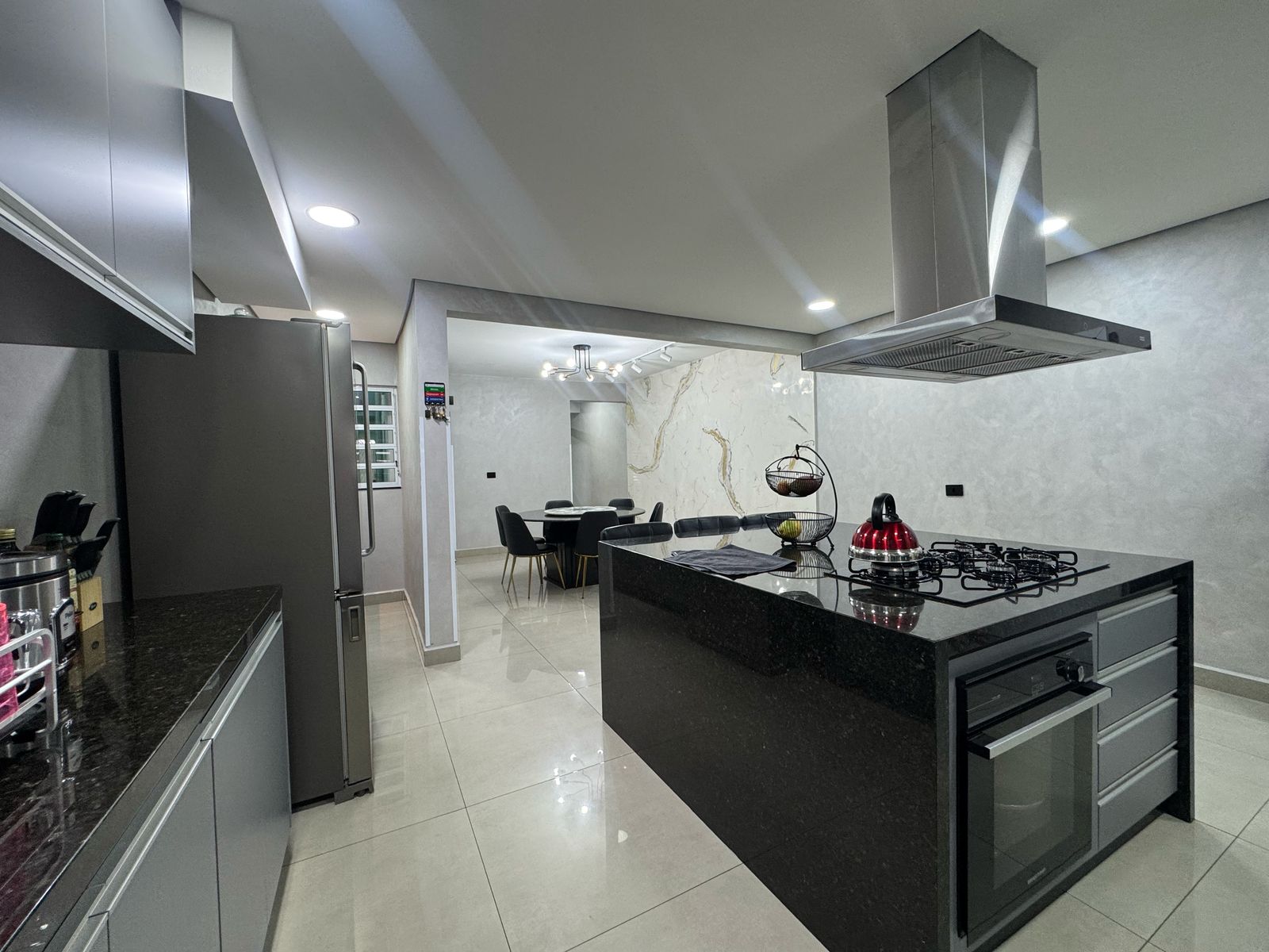 Casa com salão(151m²)03 Dormitórios,01 suite, 06 vagas