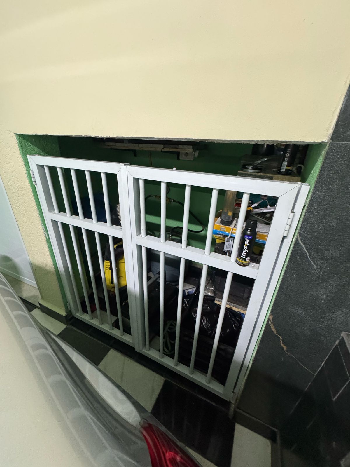 Casa com salão(151m²)03 Dormitórios,01 suite, 06 vagas