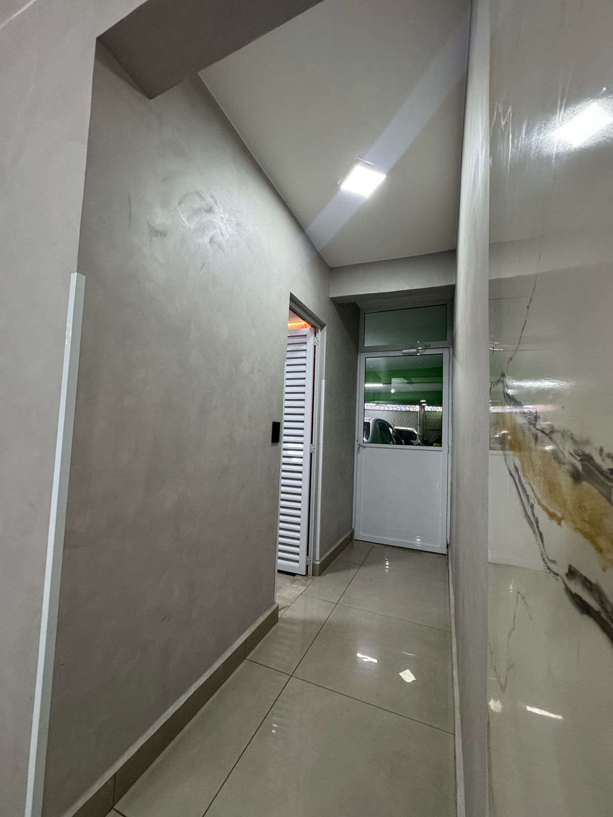 Casa com salão(151m²)03 Dormitórios,01 suite, 06 vagas