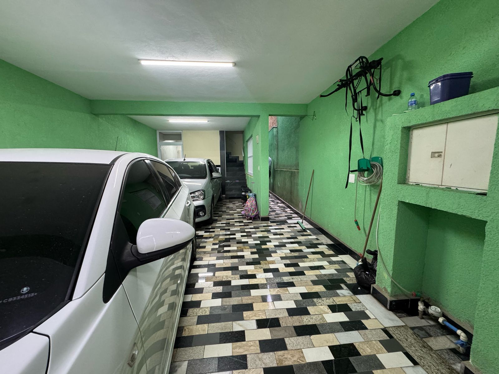 Casa com salão(151m²)03 Dormitórios,01 suite, 06 vagas