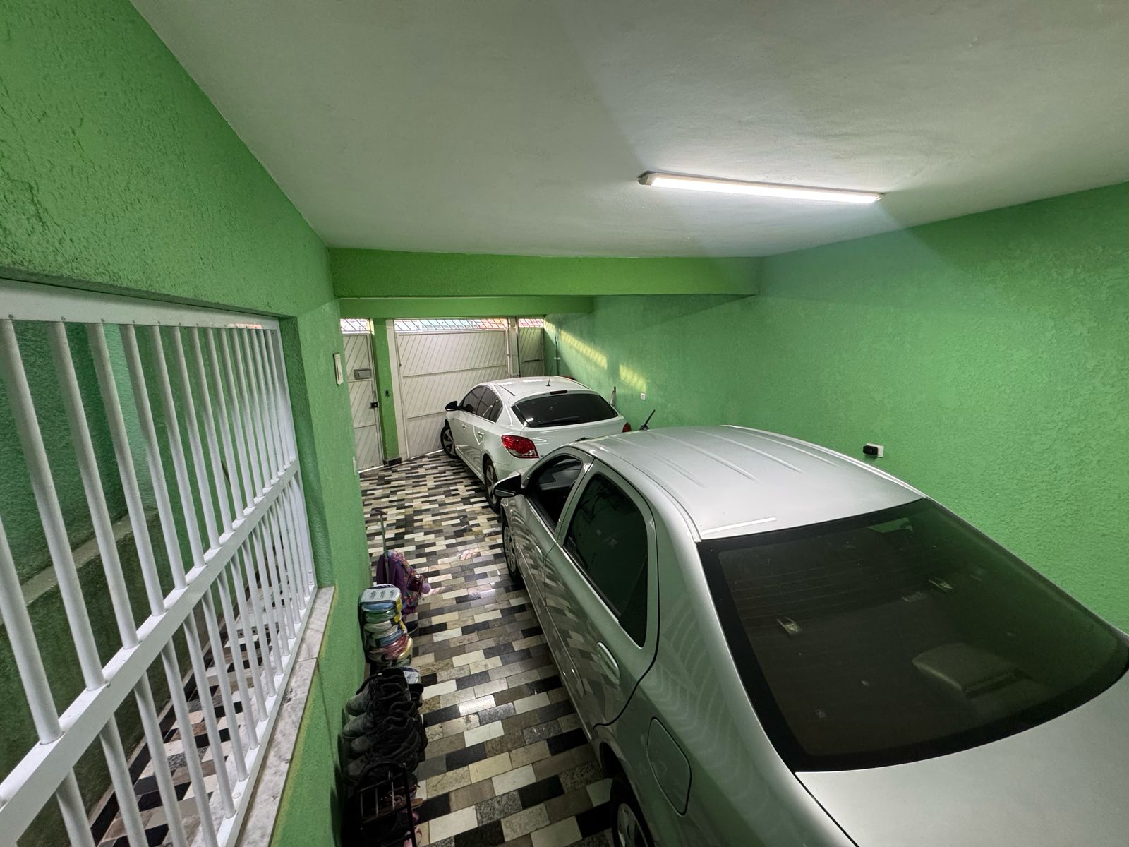 Casa com salão(151m²)03 Dormitórios,01 suite, 06 vagas