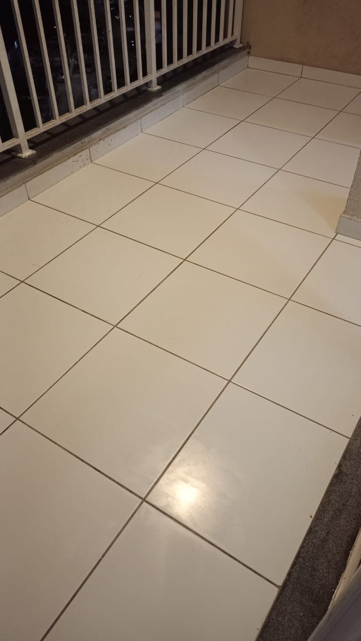 Apto reformado(50m²) 02 Dormitórios, 01 vaga