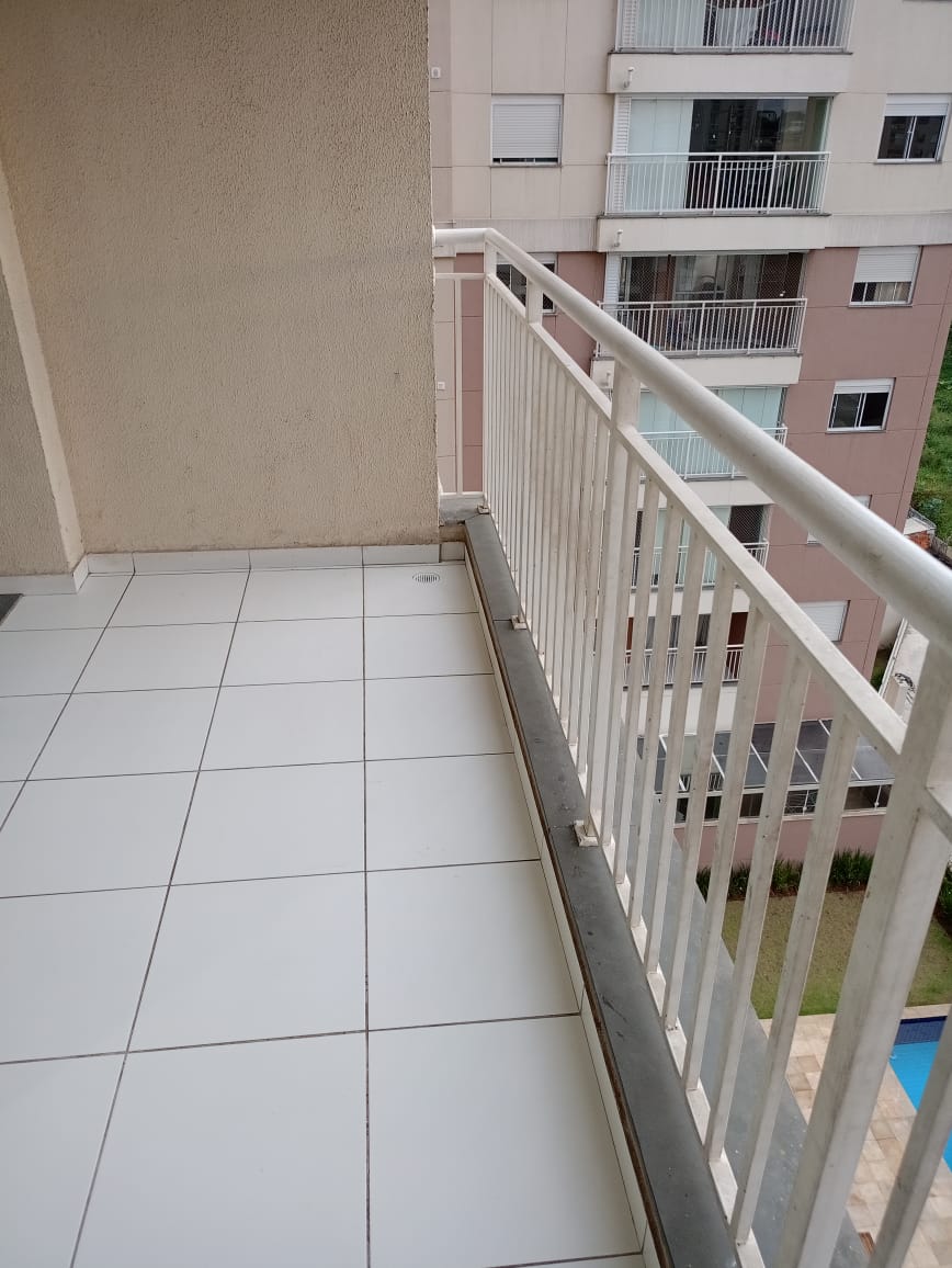 Apto reformado(50m²) 02 Dormitórios, 01 vaga