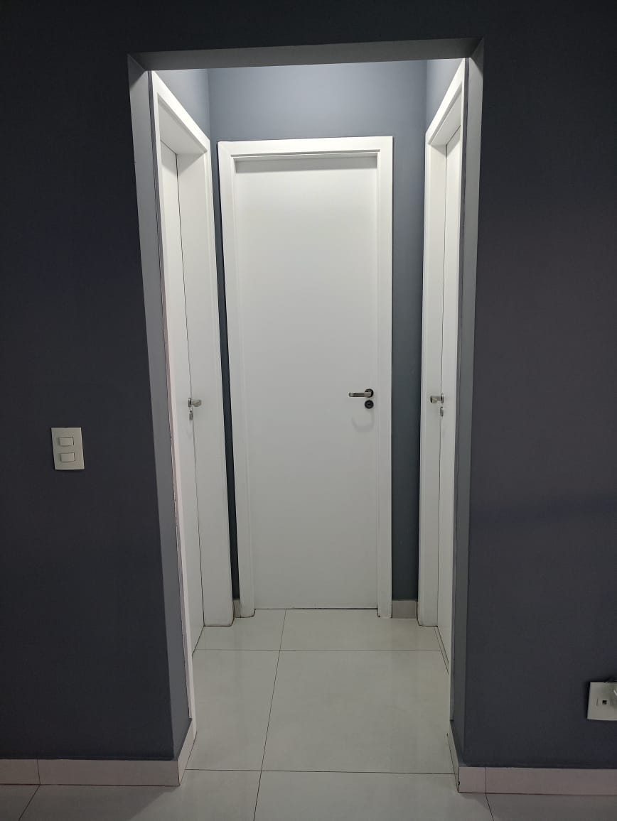 Apto reformado(50m²) 02 Dormitórios, 01 vaga