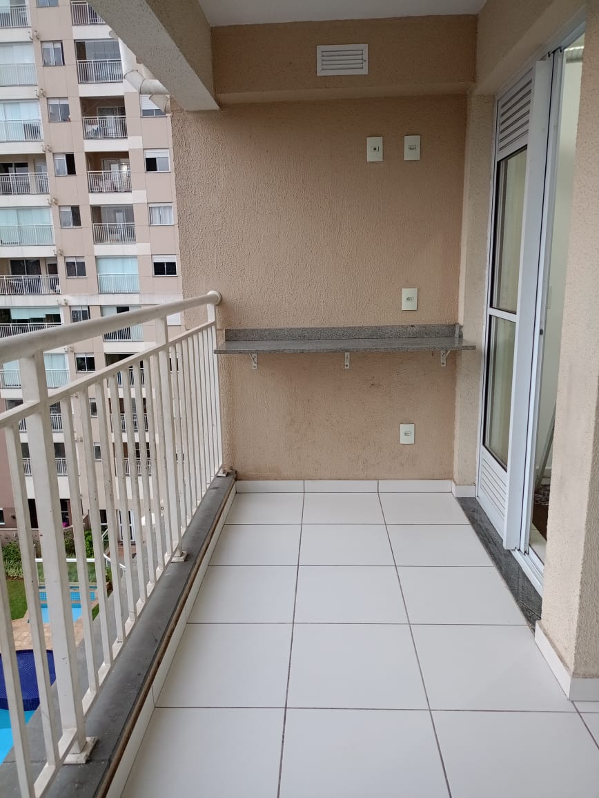 Apto reformado(50m²) 02 Dormitórios, 01 vaga