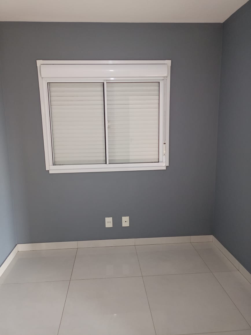 Apto reformado(50m²) 02 Dormitórios, 01 vaga