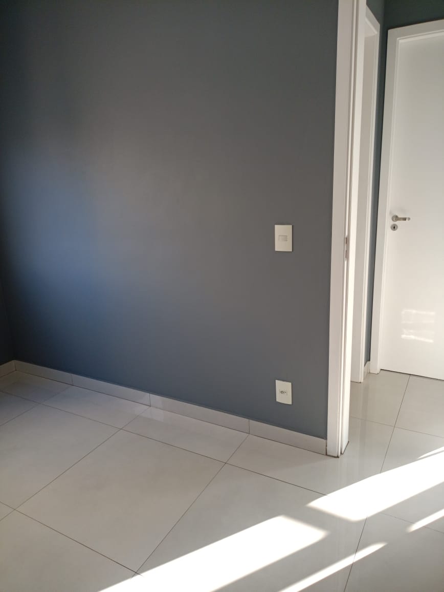 Apto reformado(50m²) 02 Dormitórios, 01 vaga