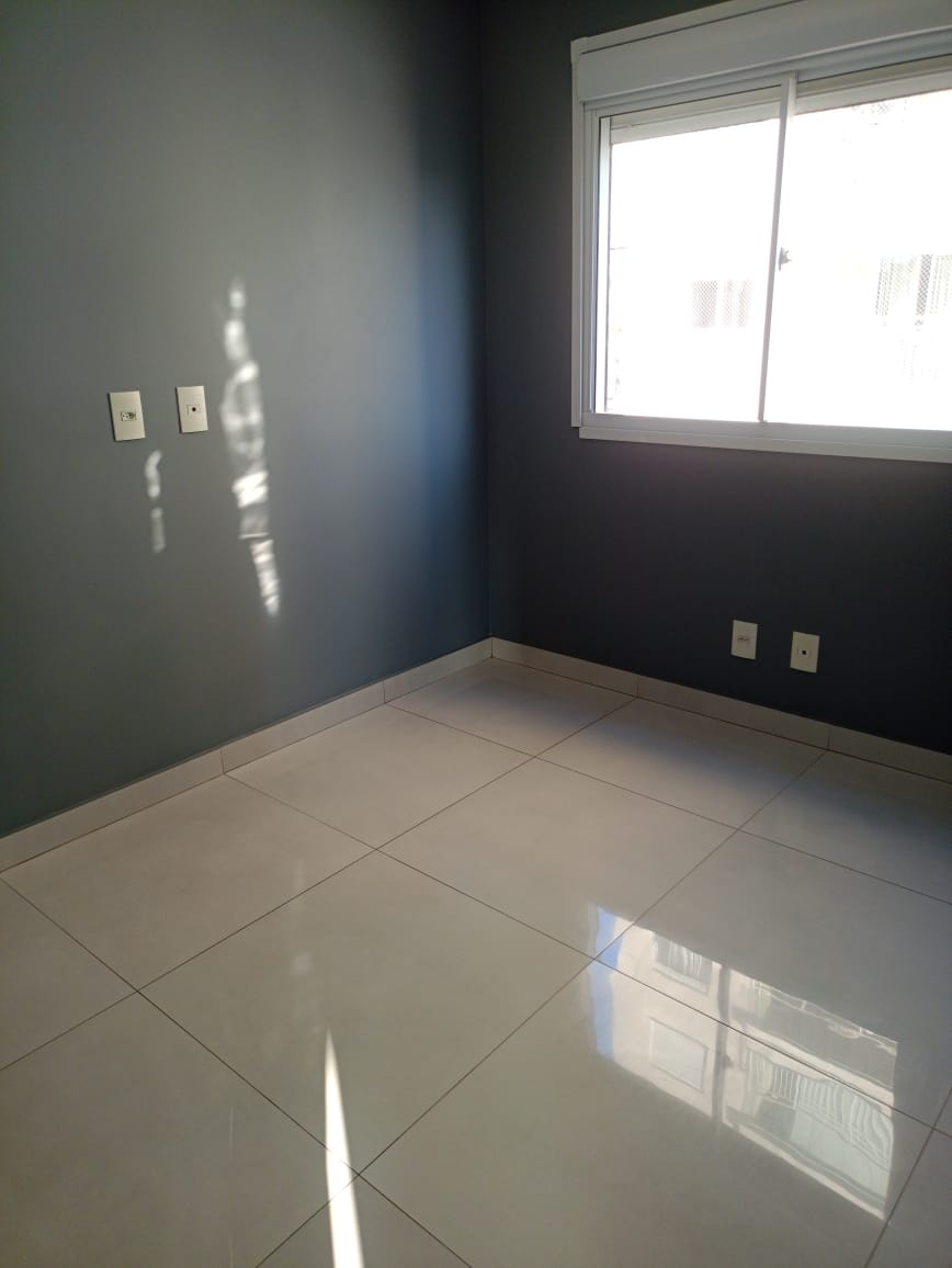 Apto reformado(50m²) 02 Dormitórios, 01 vaga