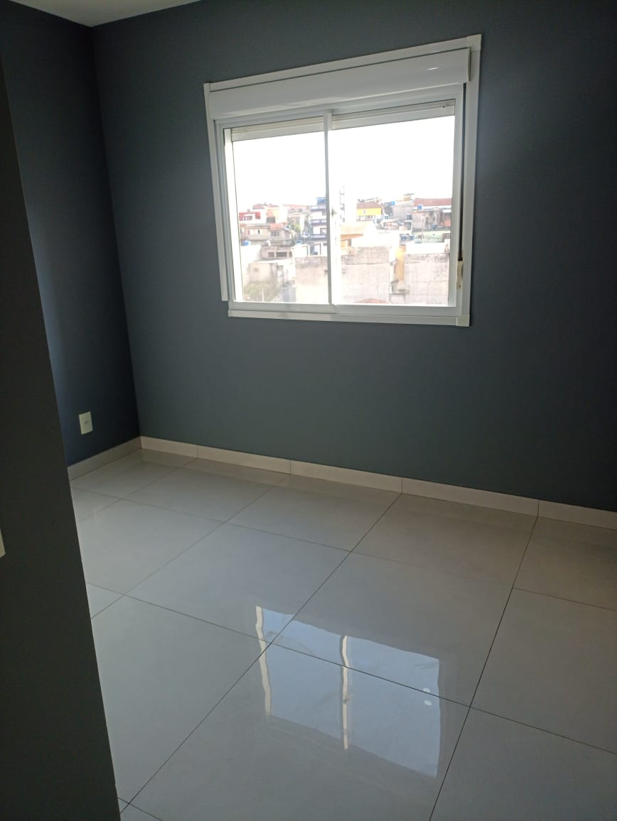 Apto reformado(50m²) 02 Dormitórios, 01 vaga