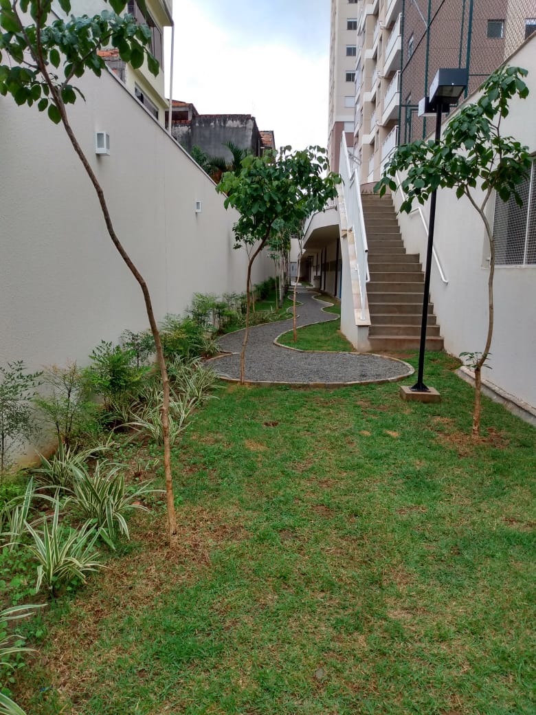 Apto reformado(50m²) 02 Dormitórios, 01 vaga