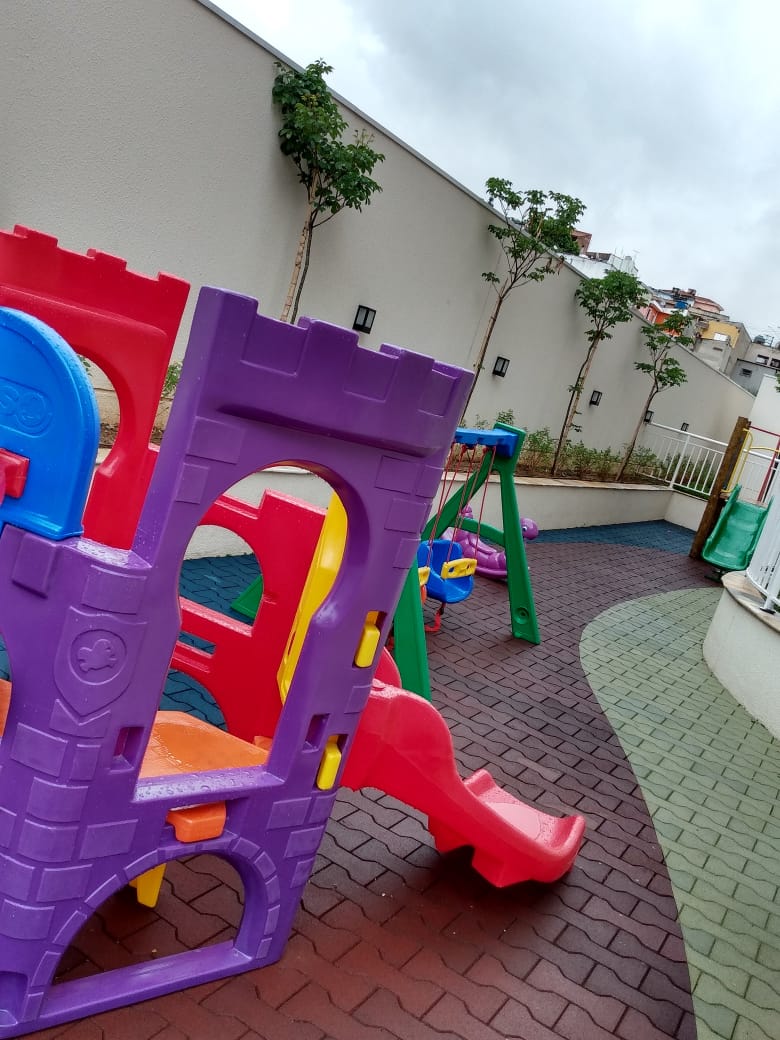 Apto reformado(50m²) 02 Dormitórios, 01 vaga