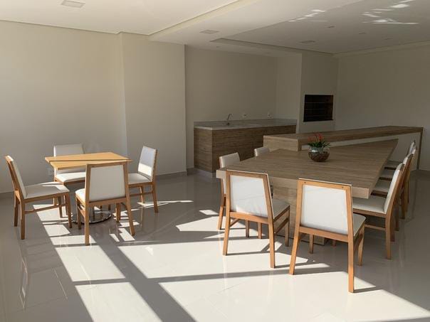 Apto reformado(50m²) 02 Dormitórios, 01 vaga