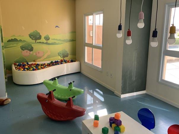 Apto reformado(50m²) 02 Dormitórios, 01 vaga