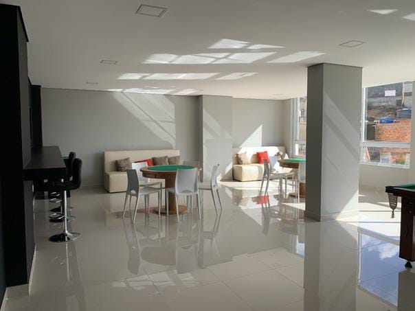 Apto reformado(50m²) 02 Dormitórios, 01 vaga