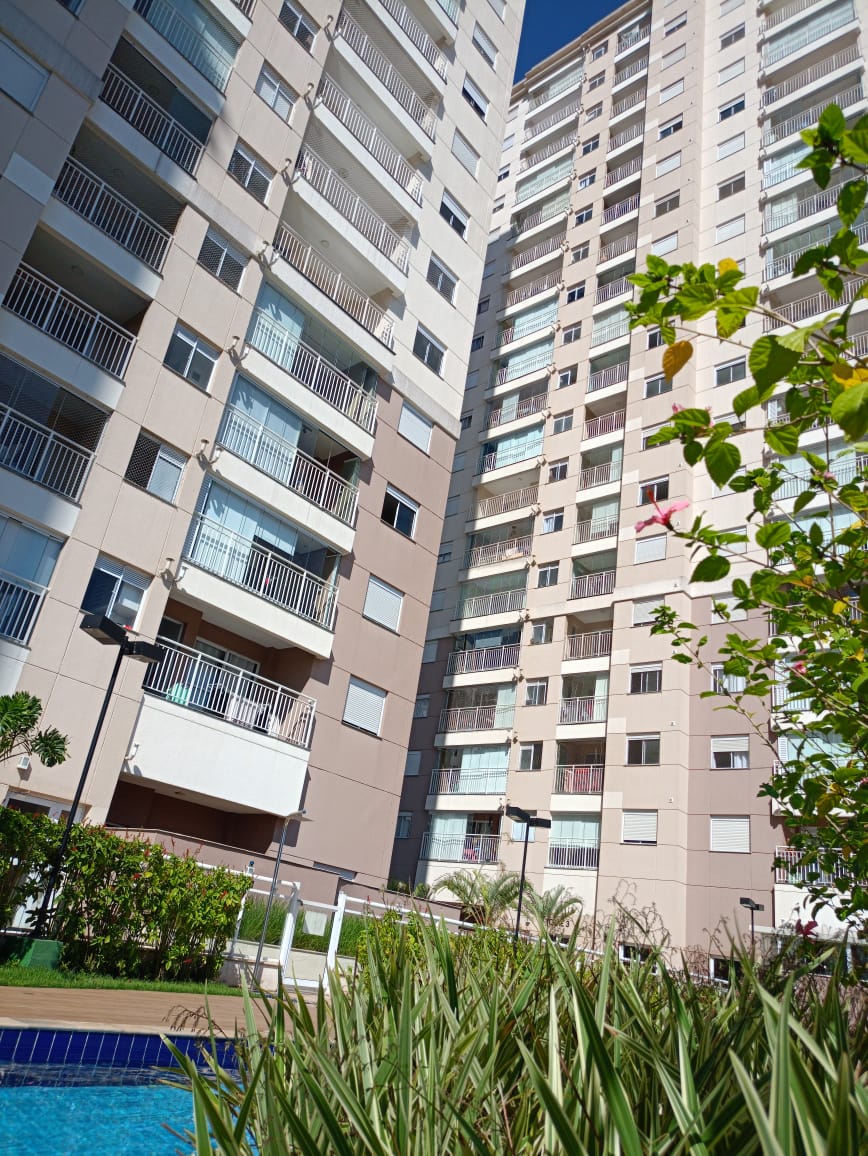 Apto reformado(50m²) 02 Dormitórios, 01 vaga