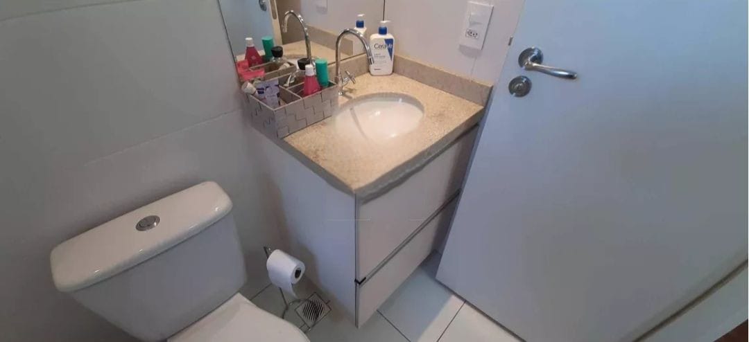 Apto reformado(77m²) 03 Dormitórios, sendo 01 suíte, 02 vagas