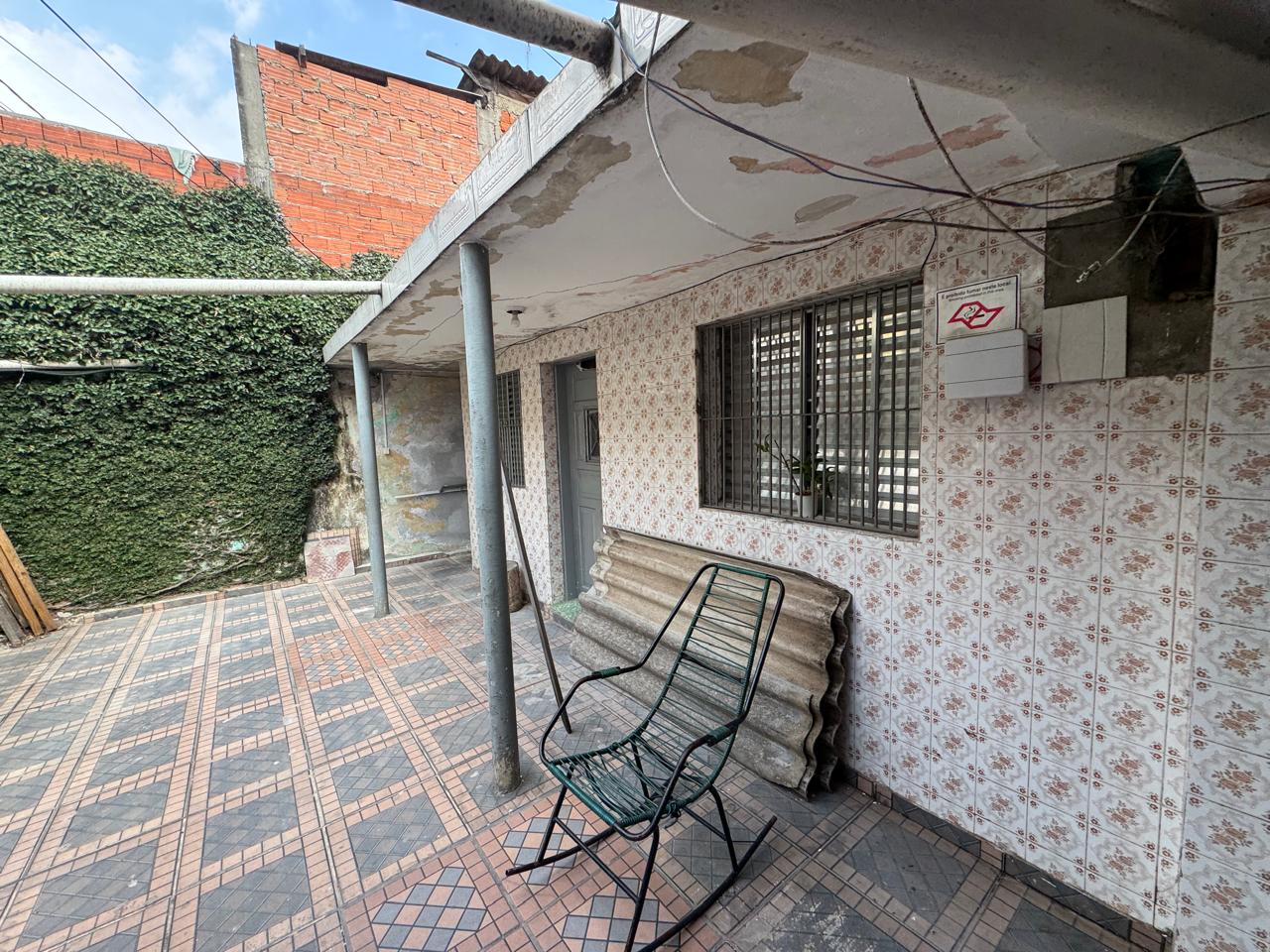 Casa à venda com 7 quartos, 270m² - Foto 1