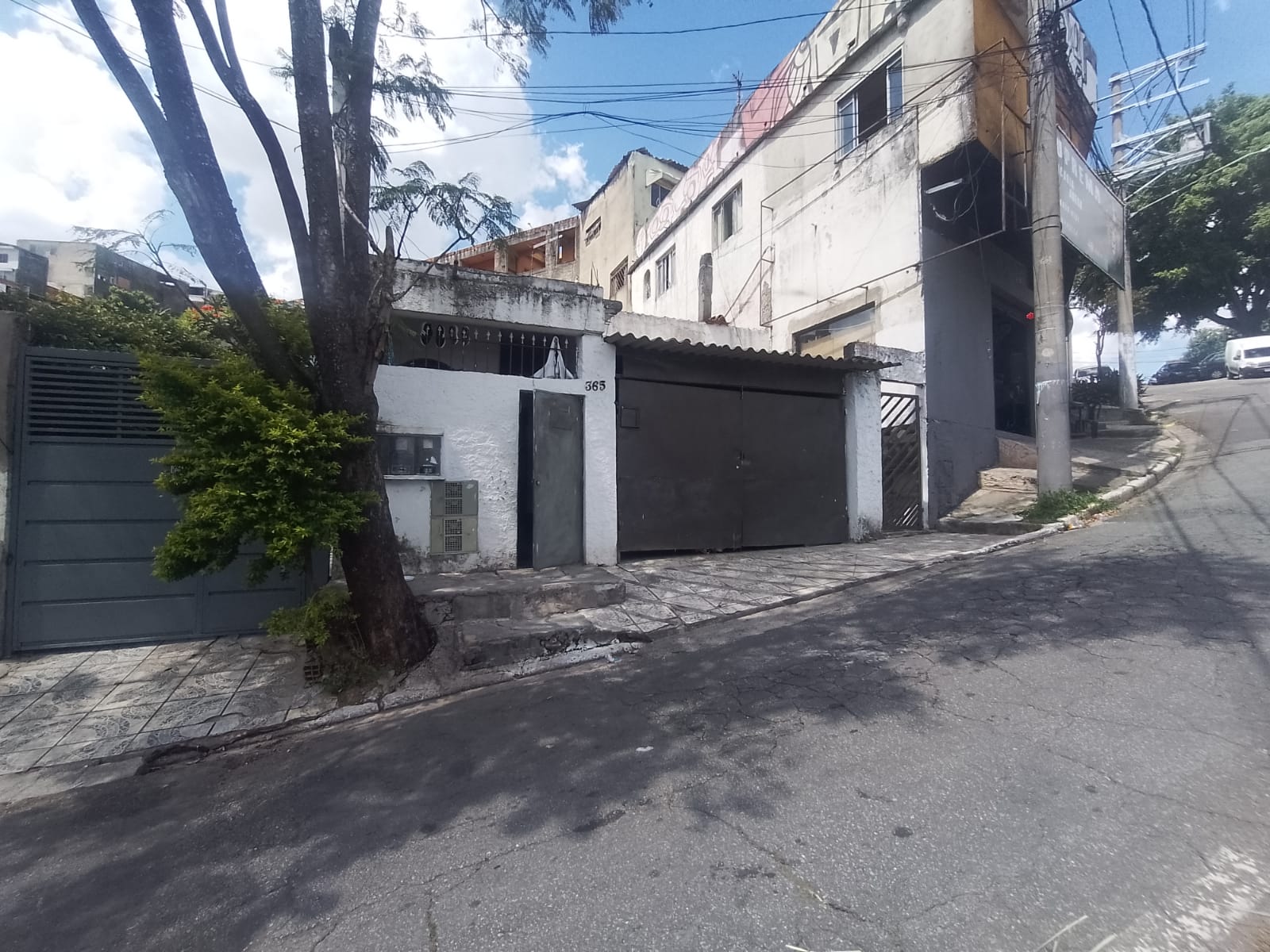 Imóvel renda(300m²) 08 casas + salão comercial, 03 vagas