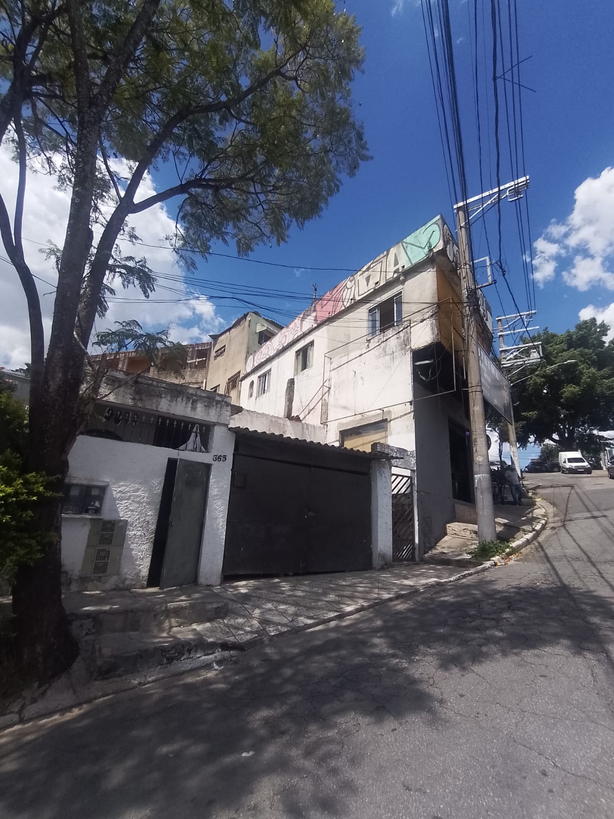 Imóvel renda(300m²) 08 casas + salão comercial, 03 vagas