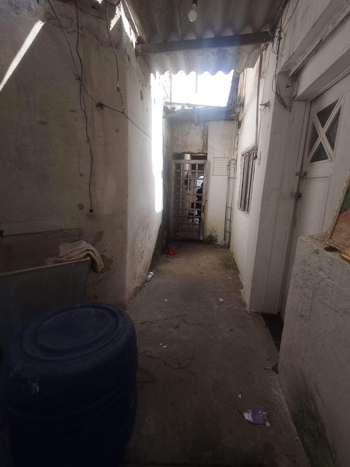 Imóvel renda(300m²) 08 casas + salão comercial, 03 vagas