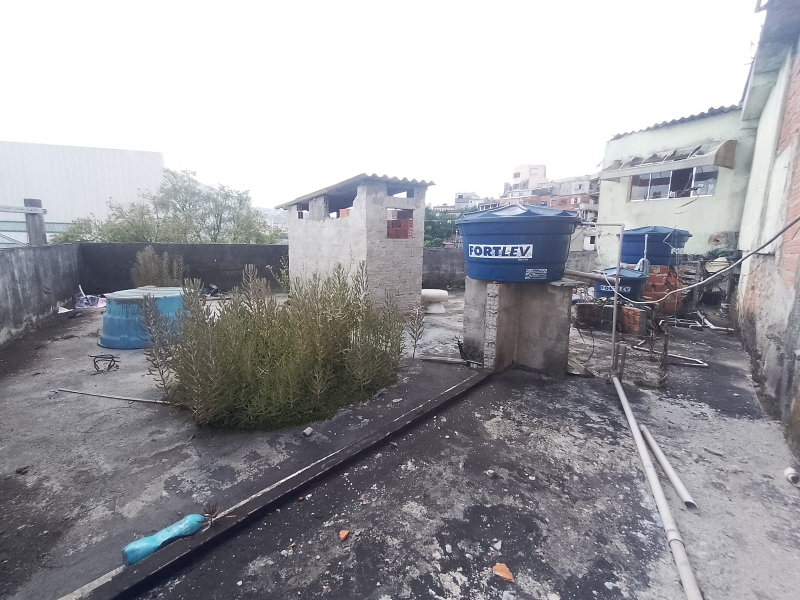 Imóvel renda(300m²) 08 casas + salão comercial, 03 vagas