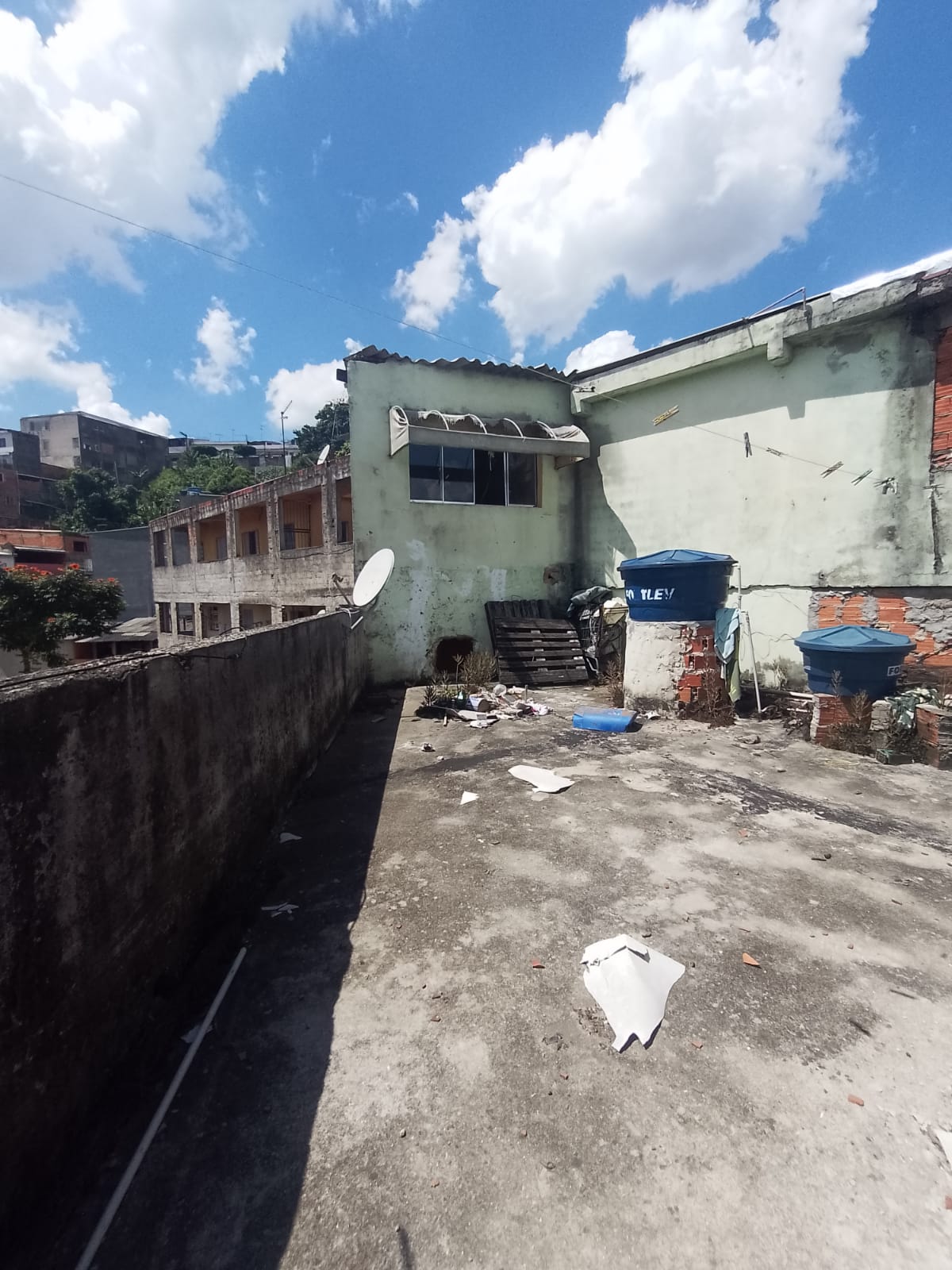 Imóvel renda(300m²) 08 casas + salão comercial, 03 vagas