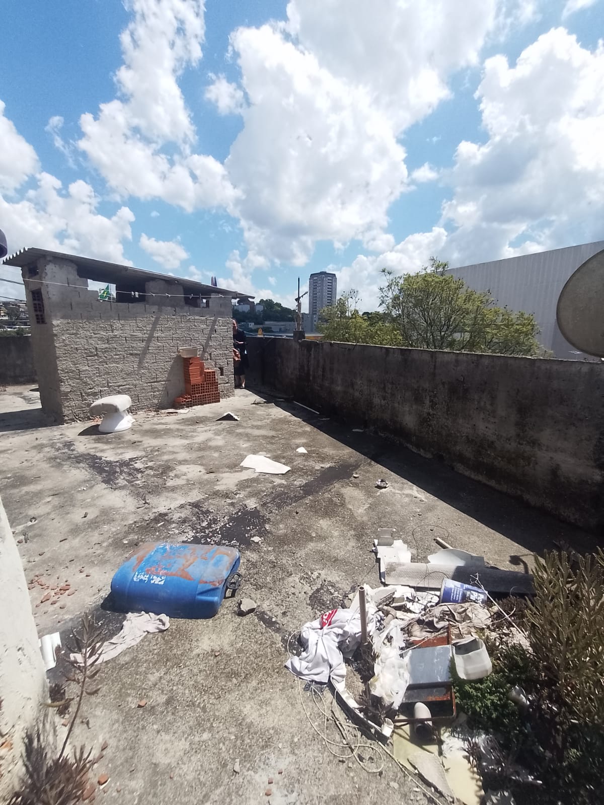 Imóvel renda(300m²) 08 casas + salão comercial, 03 vagas