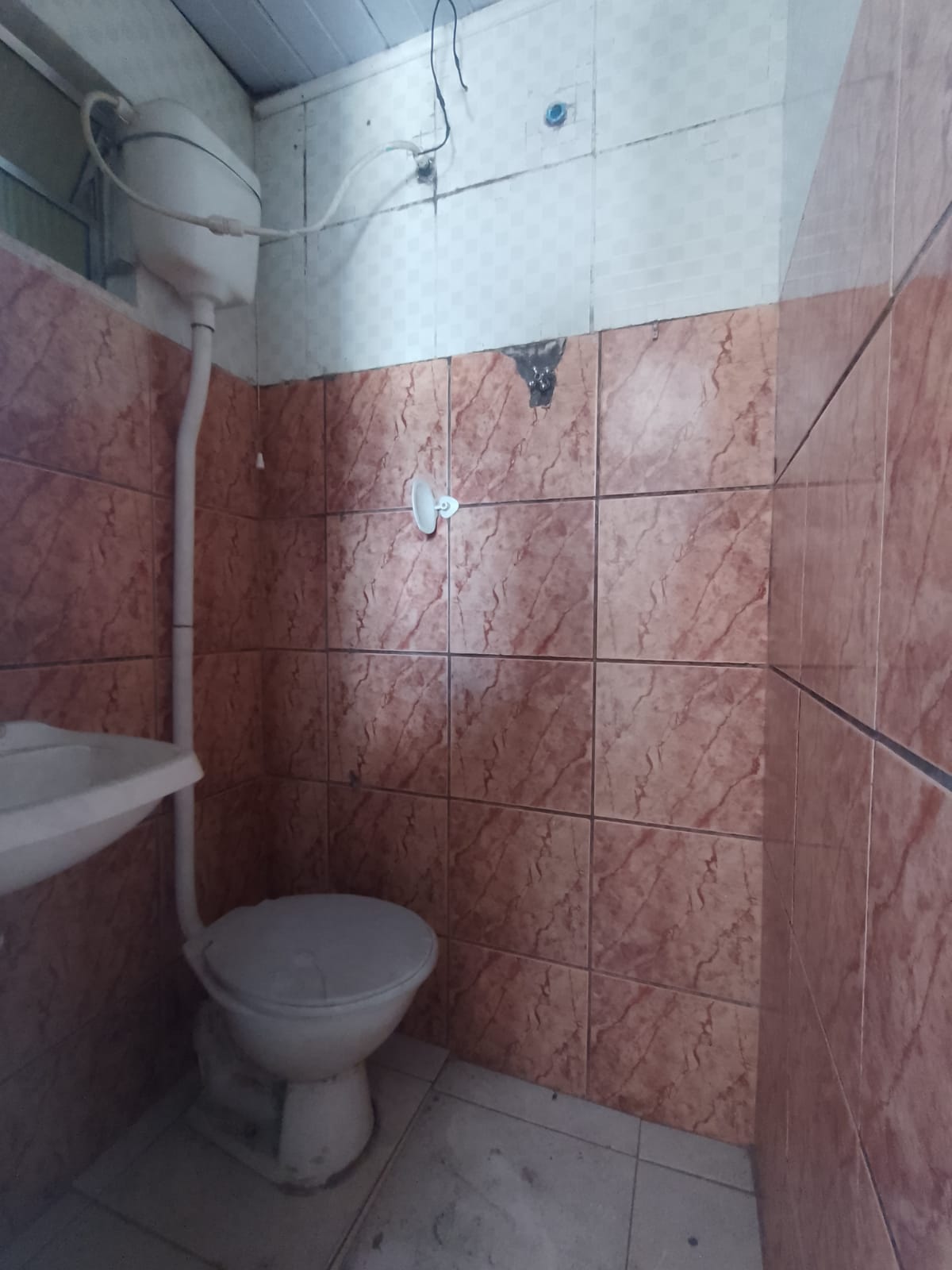 Imóvel renda(300m²) 08 casas + salão comercial, 03 vagas