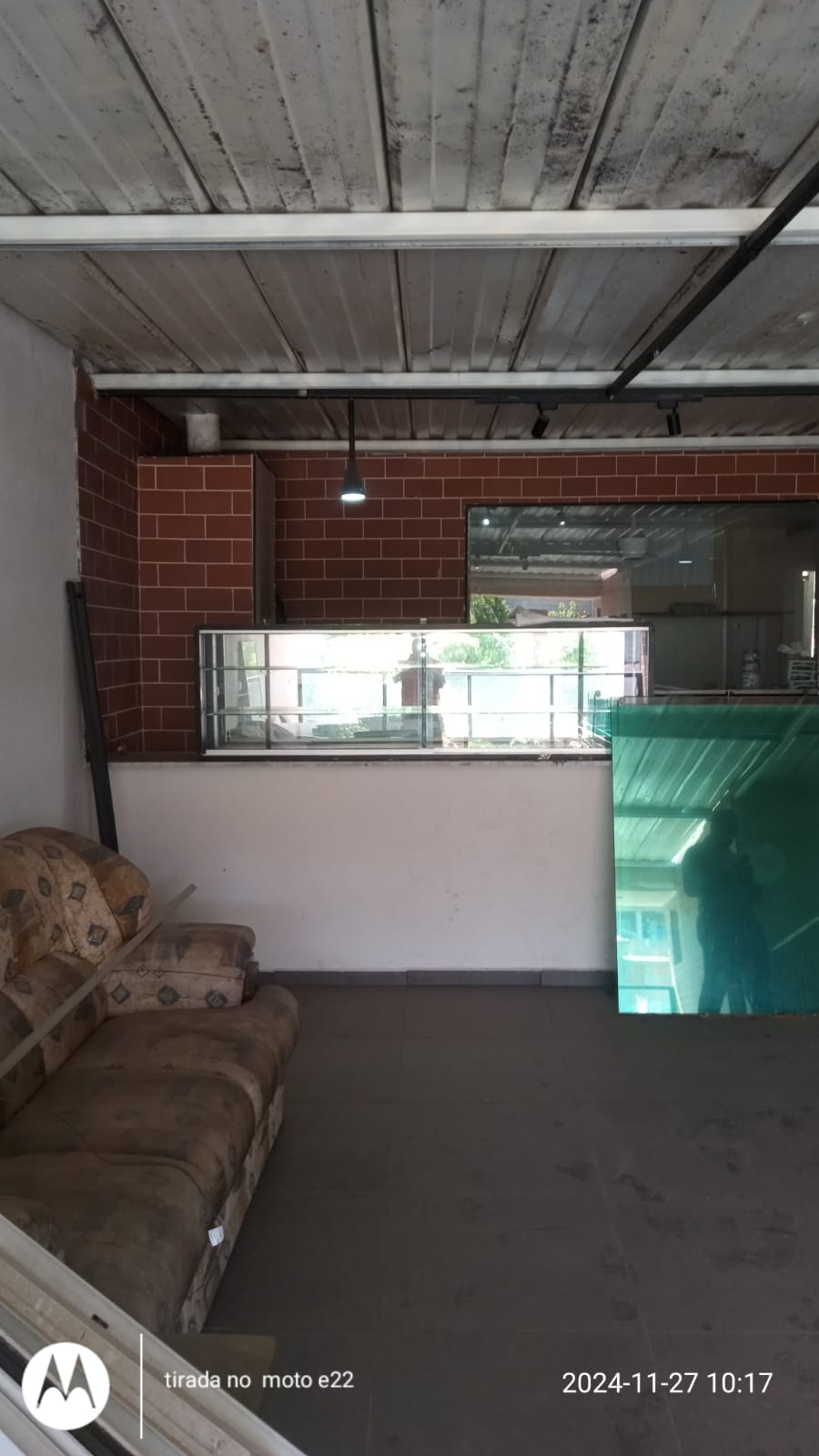 TERRENO COM 4 CASAS, SENDO 3 CASAS NO TERREO E 1 NO PRIMEIRO PAVIMENTO, SENDO A PRINCIPAL COM 2 QUARTOS, SALA ,COZINHA, BANHEIRO, SACADA E TERRAÇO COM CHURRASQUEIRA.