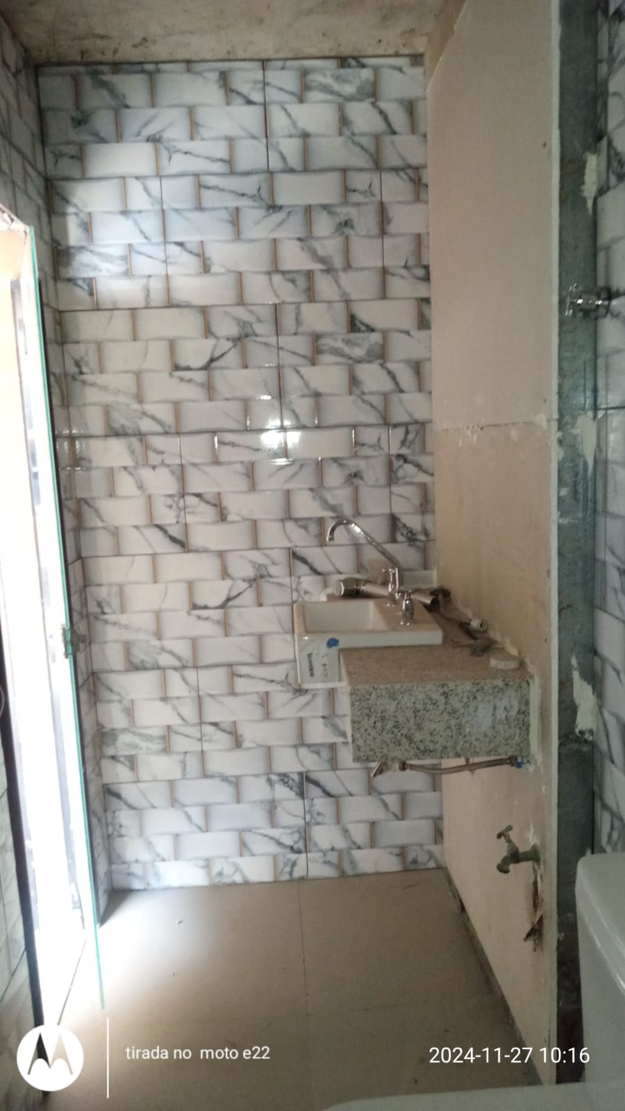 TERRENO COM 4 CASAS, SENDO 3 CASAS NO TERREO E 1 NO PRIMEIRO PAVIMENTO, SENDO A PRINCIPAL COM 2 QUARTOS, SALA ,COZINHA, BANHEIRO, SACADA E TERRAÇO COM CHURRASQUEIRA.
