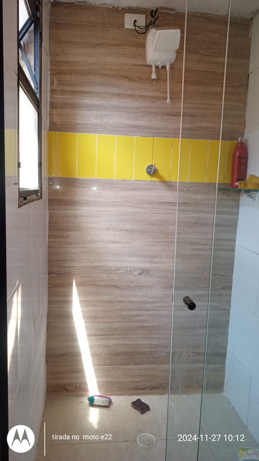 TERRENO COM 4 CASAS, SENDO 3 CASAS NO TERREO E 1 NO PRIMEIRO PAVIMENTO, SENDO A PRINCIPAL COM 2 QUARTOS, SALA ,COZINHA, BANHEIRO, SACADA E TERRAÇO COM CHURRASQUEIRA.