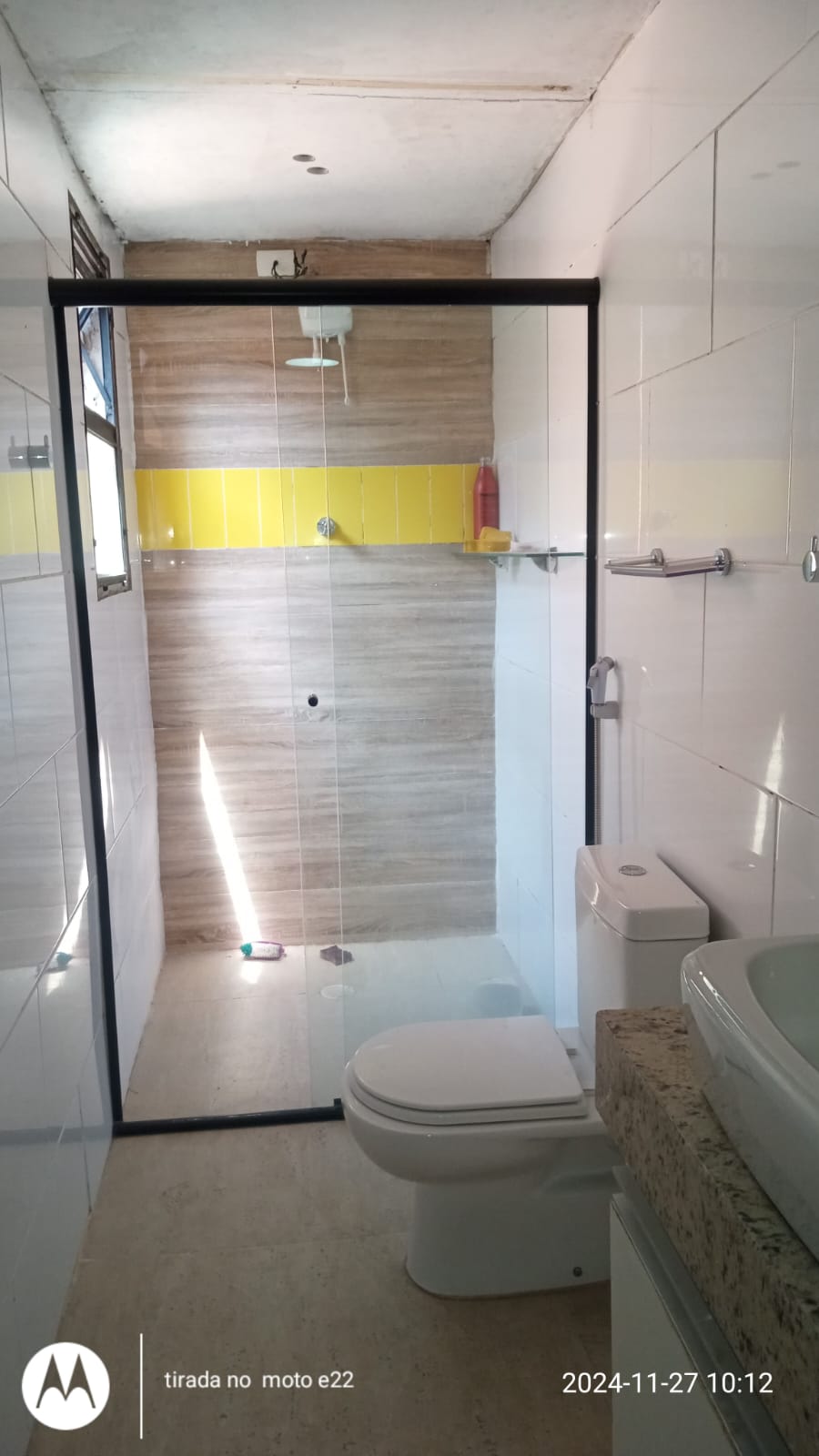TERRENO COM 4 CASAS, SENDO 3 CASAS NO TERREO E 1 NO PRIMEIRO PAVIMENTO, SENDO A PRINCIPAL COM 2 QUARTOS, SALA ,COZINHA, BANHEIRO, SACADA E TERRAÇO COM CHURRASQUEIRA.