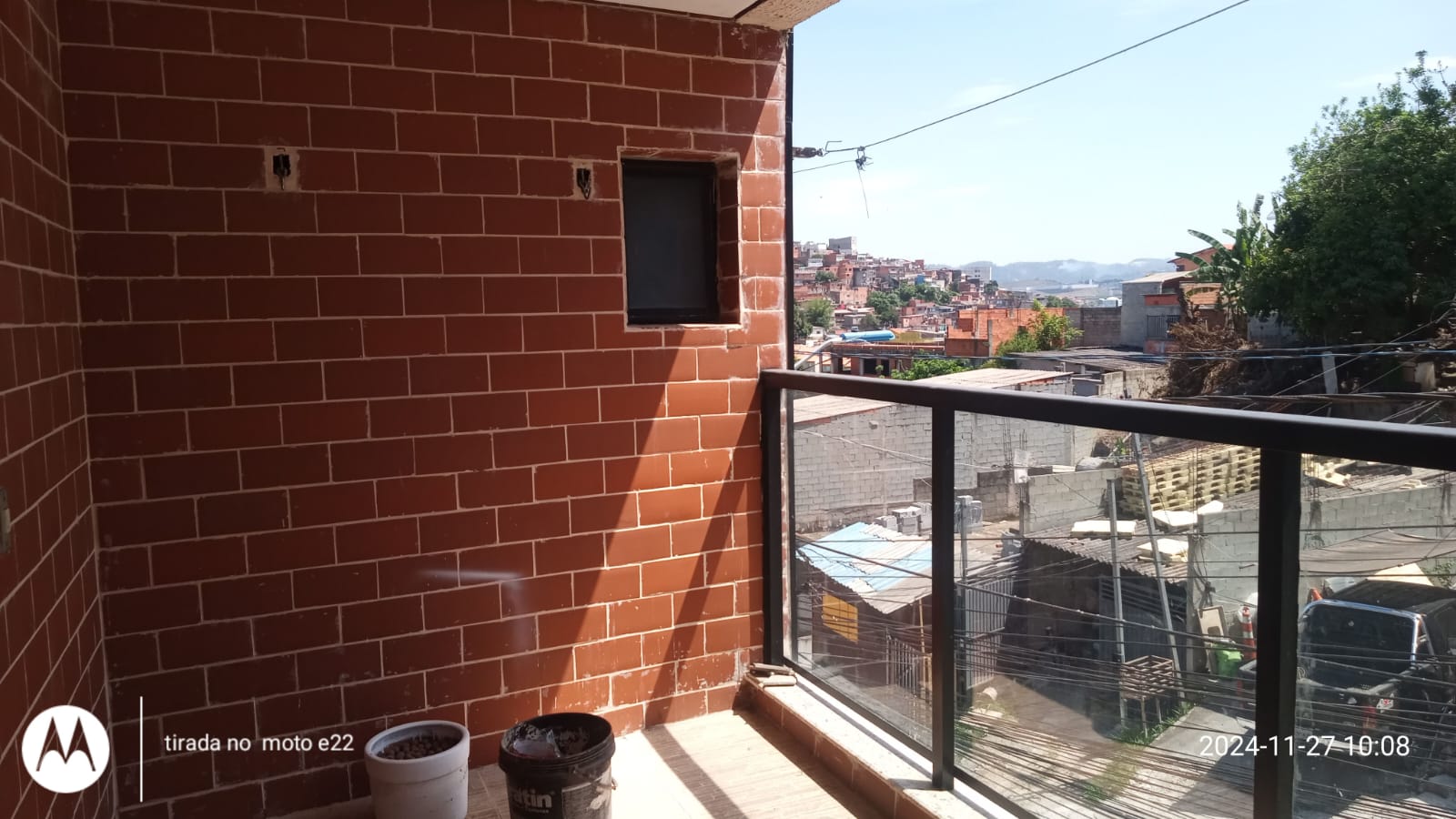 TERRENO COM 4 CASAS, SENDO 3 CASAS NO TERREO E 1 NO PRIMEIRO PAVIMENTO, SENDO A PRINCIPAL COM 2 QUARTOS, SALA ,COZINHA, BANHEIRO, SACADA E TERRAÇO COM CHURRASQUEIRA.