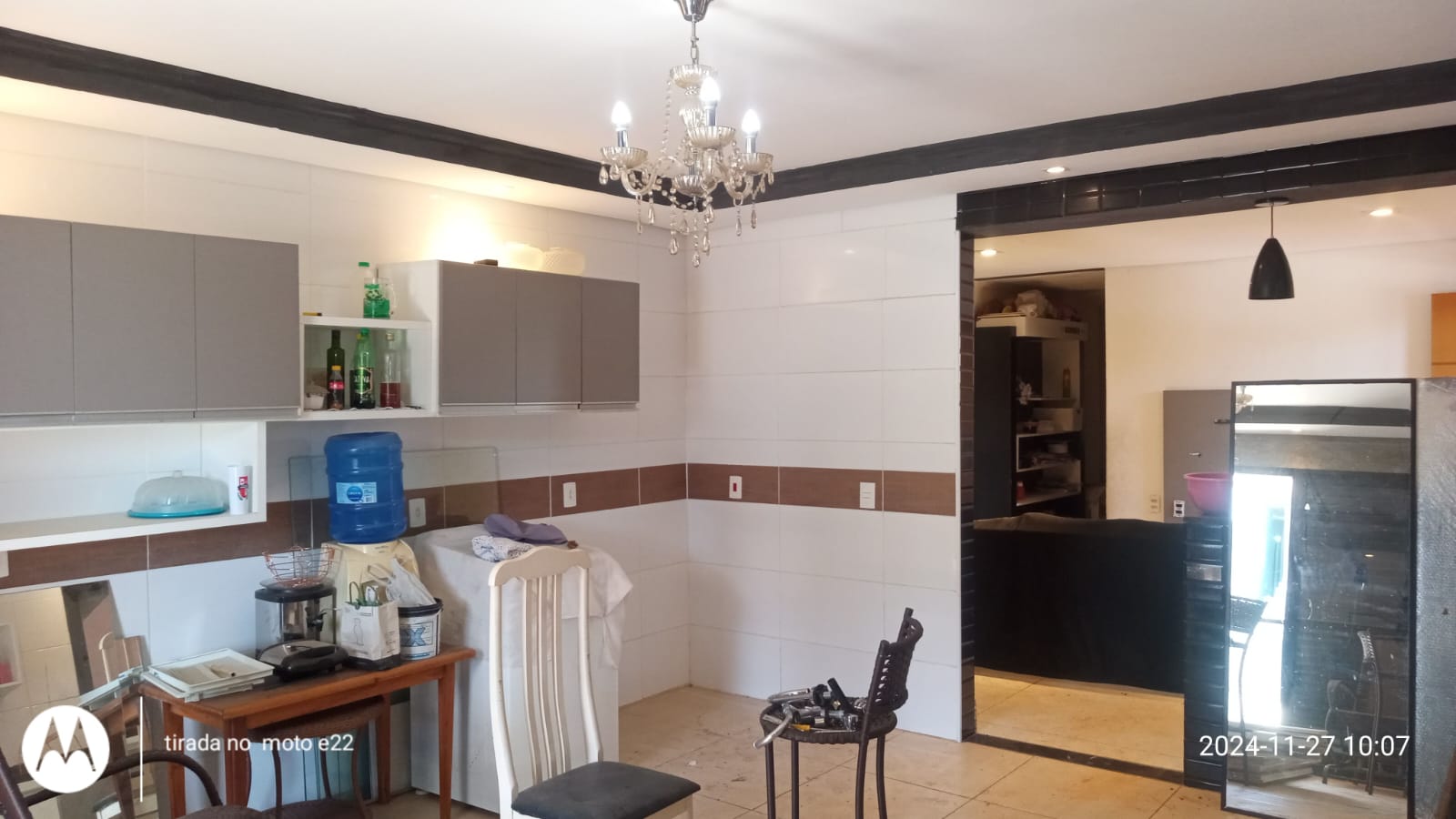 TERRENO COM 4 CASAS, SENDO 3 CASAS NO TERREO E 1 NO PRIMEIRO PAVIMENTO, SENDO A PRINCIPAL COM 2 QUARTOS, SALA ,COZINHA, BANHEIRO, SACADA E TERRAÇO COM CHURRASQUEIRA.