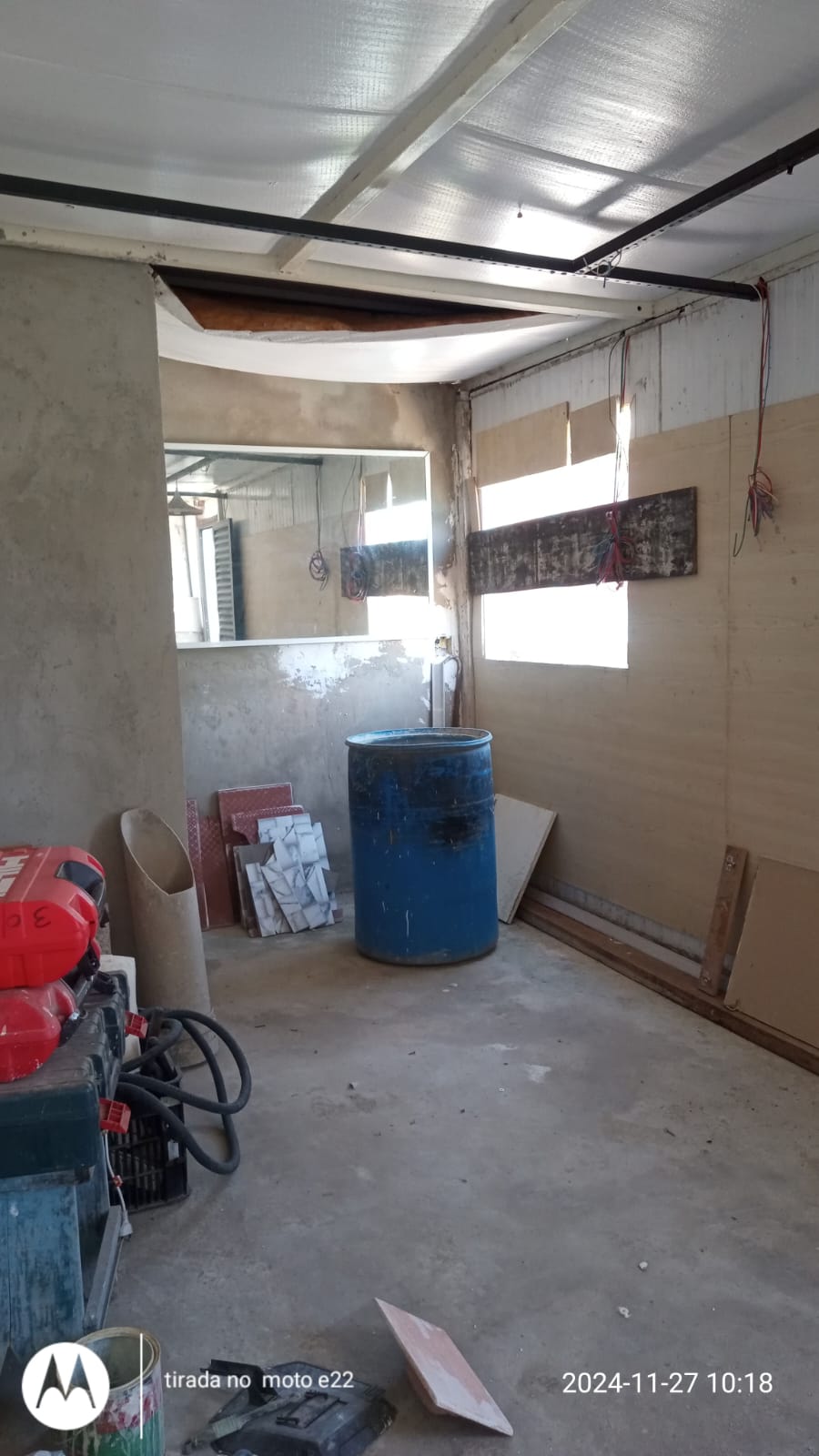 TERRENO COM 4 CASAS, SENDO 3 CASAS NO TERREO E 1 NO PRIMEIRO PAVIMENTO, SENDO A PRINCIPAL COM 2 QUARTOS, SALA ,COZINHA, BANHEIRO, SACADA E TERRAÇO COM CHURRASQUEIRA.