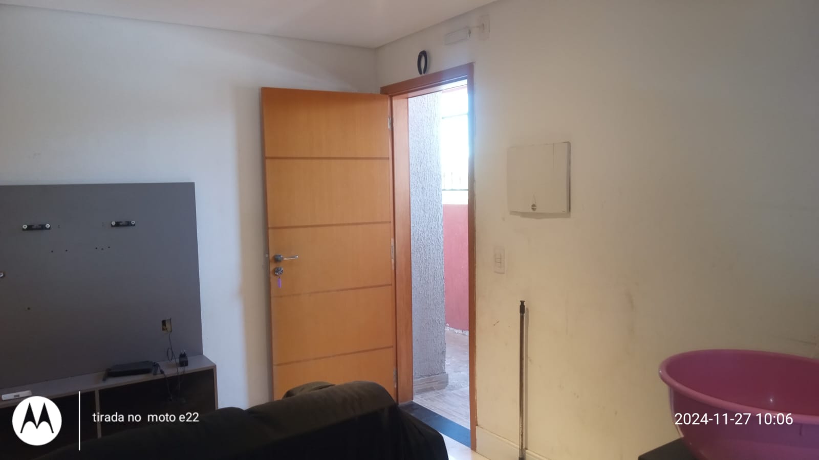 TERRENO COM 4 CASAS, SENDO 3 CASAS NO TERREO E 1 NO PRIMEIRO PAVIMENTO, SENDO A PRINCIPAL COM 2 QUARTOS, SALA ,COZINHA, BANHEIRO, SACADA E TERRAÇO COM CHURRASQUEIRA.
