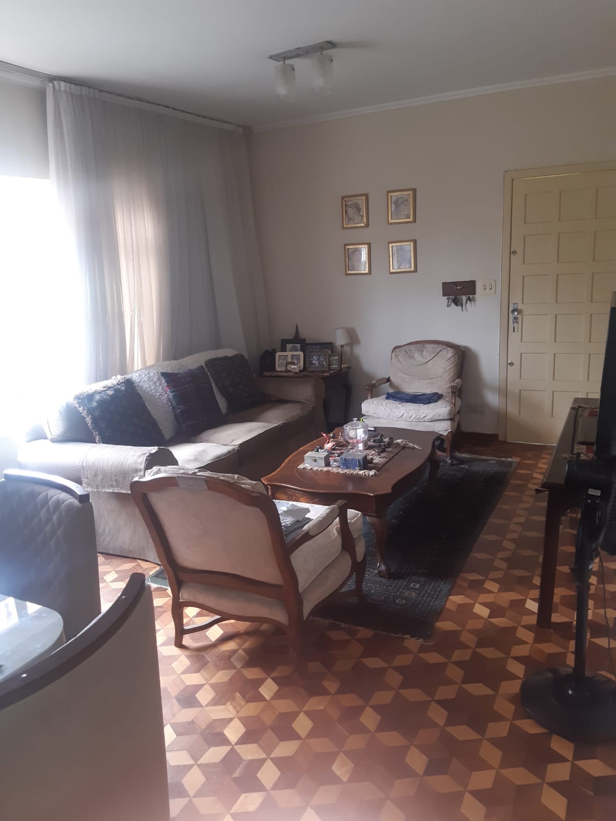 Casa(250m²) 03 Dormitórios, 04 vagas
