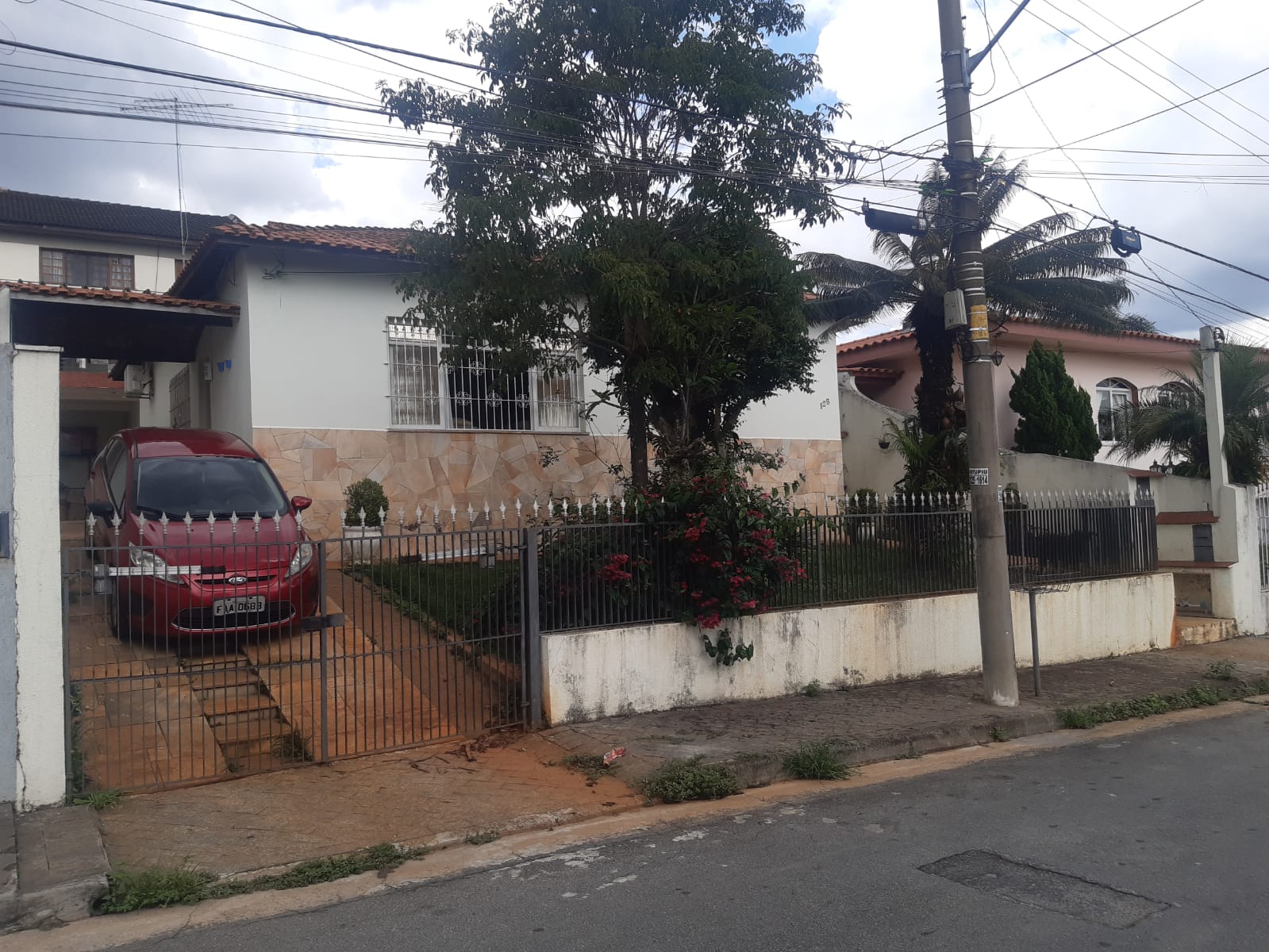 Casa(250m²) 03 Dormitórios, 04 vagas