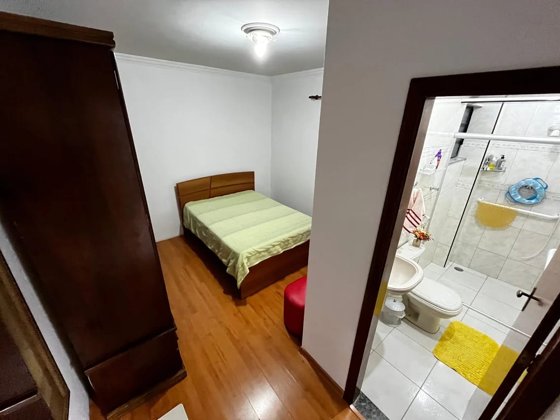 Sobrado(125m²)-05 Dormitórios,02 vagas
