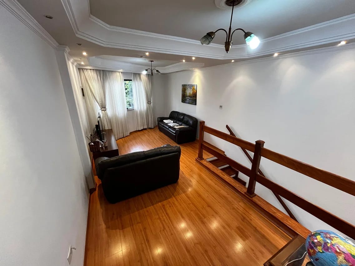 Sobrado(125m²)-05 Dormitórios,02 vagas