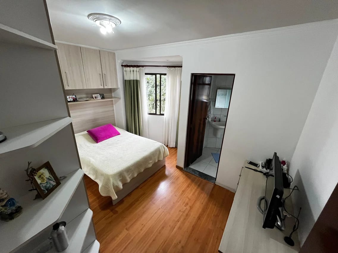 Sobrado(125m²)-05 Dormitórios,02 vagas