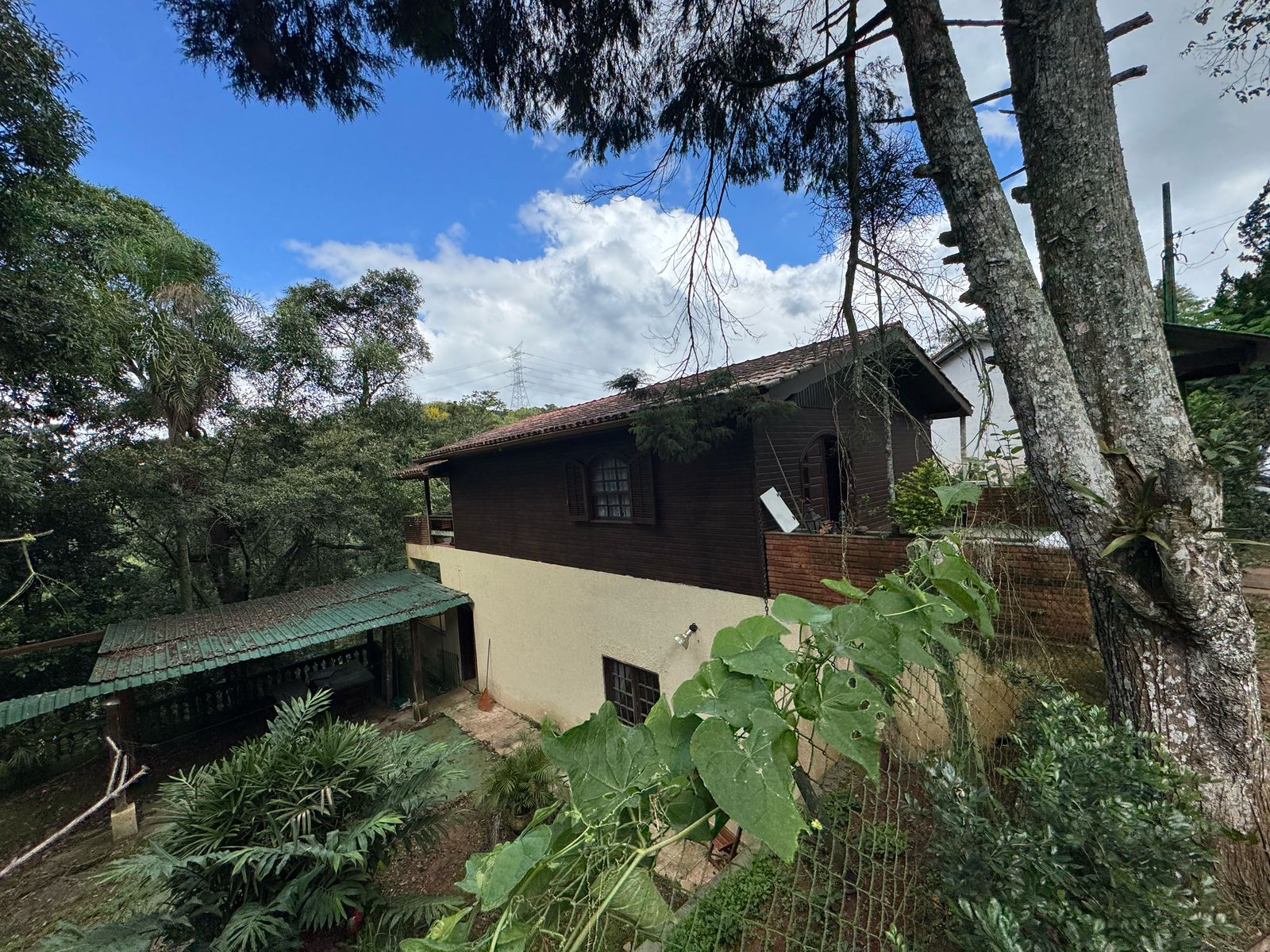 Casa em condomínio(1.800m²) 04 Dormitórios, 10 vagas