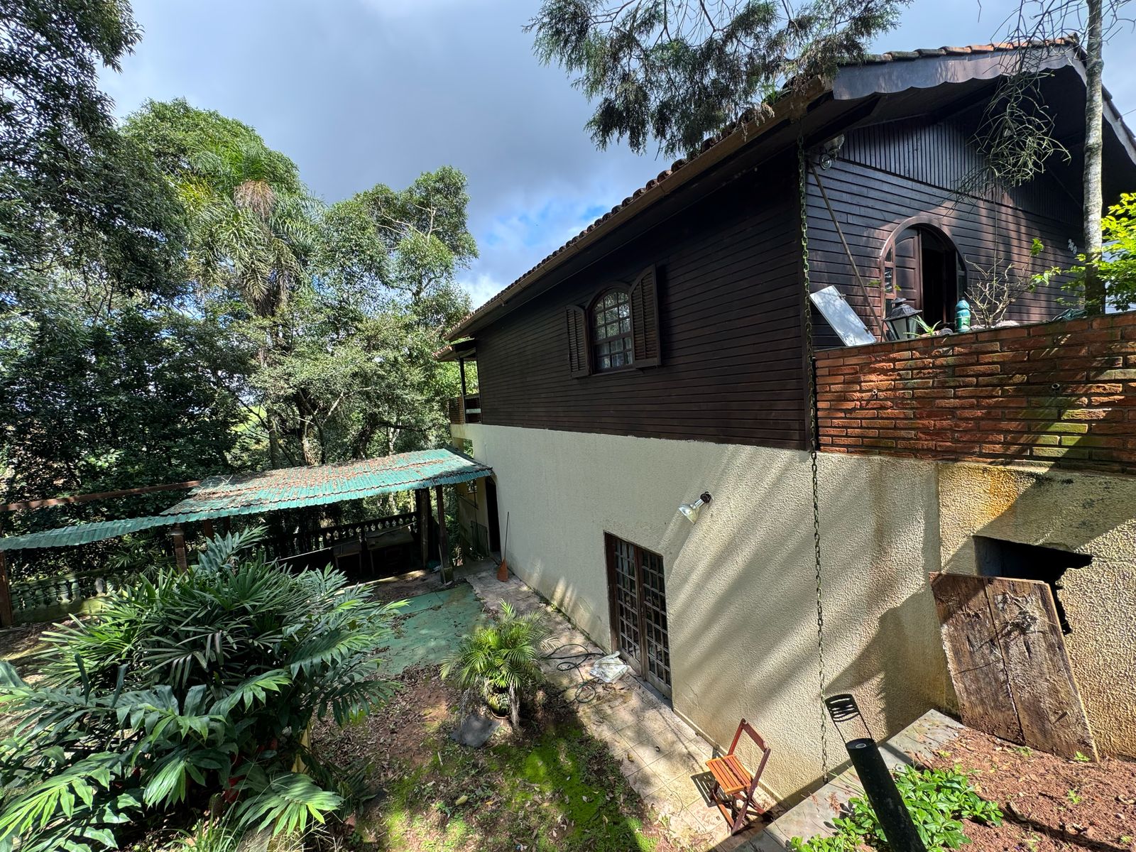 Casa em condomínio(1.800m²) 04 Dormitórios, 10 vagas